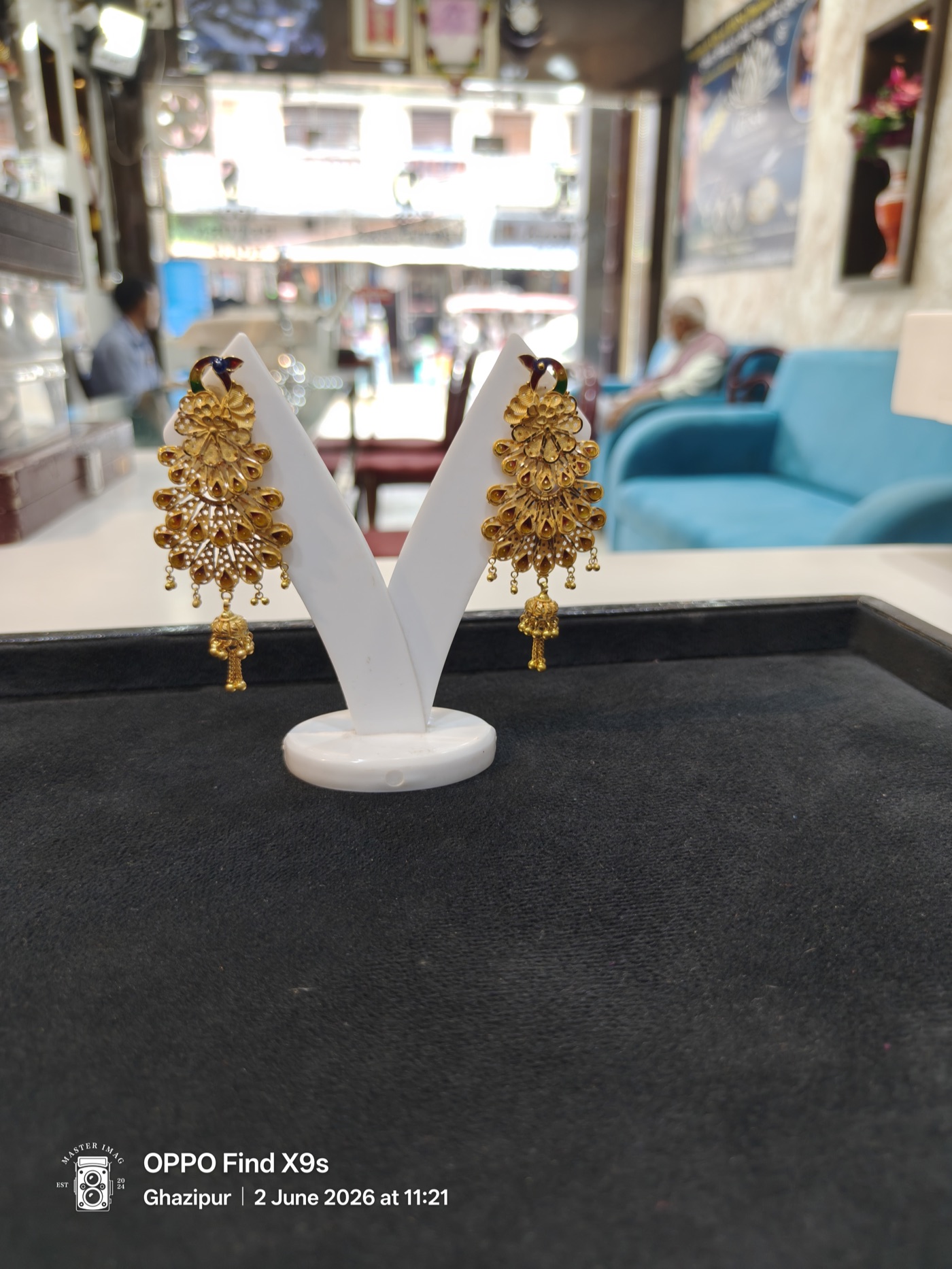 Gold earrings category photo for K.D.S. Jewellers in Ghazipur
